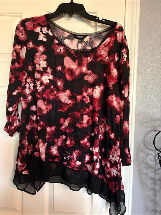 Simply Vera Vera Wang Tops - Simply Vera Vera Wang Black and Red Floral Layered Chiffon Tunic